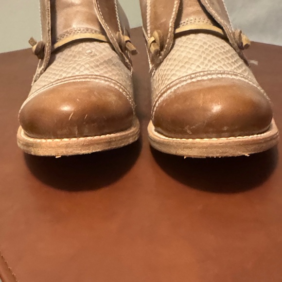 Freebird LIKE NEW Two-Tone Leather Loafers - Picture 6 of 15